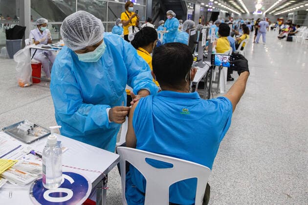 May 24, 2021, Bangkok, Thailand: A health worker prepares to administers a dose of Sinovac Vaccine to a public transportation employee at the Bang Sue vaccination center in Bangkok..The Thai government has opened a vaccine center in Bang Sue, which is located in northern Bangkok. The aim of this vaccine center is to provide vaccines to public transportation employee such as train operators, bus, taxi, and motorcycle drivers beginning on May 24 before start offering walk-in vaccines on June 1. Bangkok Thailand - ZUMAs197 20210524_zaa_s197_001 Copyright: xVaruthxPongsapipattx