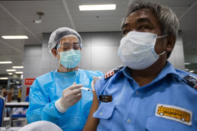 May 24, 2021, Bangkok, Thailand: A health worker prepares to administers a dose of Sinovac Vaccine to a bus driver at the Bang Sue vaccination center in Bangkok..The Thai government has opened a vaccine center in Bang Sue, which is located in northern Bangkok. The aim of this vaccine center is to provide vaccines to public transportation employee such as train operators, bus, taxi, and motorcycle drivers beginning on May 24 before start offering walk-in vaccines on June 1. Bangkok Thailand - ZUMAs197 20210524_zaa_s197_004 Copyright: xVaruthxPongsapipattx