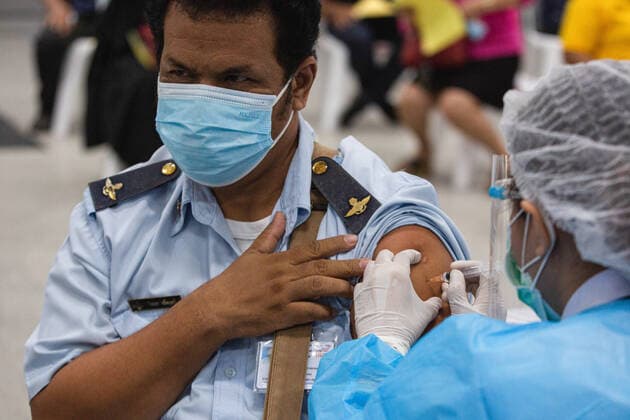 May 24, 2021, Bangkok, Thailand: A health worker prepares to administers a dose of Sinovac Vaccine to a bus driver at the Bang Sue vaccination center in Bangkok..The Thai government has opened a vaccine center in Bang Sue, which is located in northern Bangkok. The aim of this vaccine center is to provide vaccines to public transportation employee such as train operators, bus, taxi, and motorcycle drivers beginning on May 24 before start offering walk-in vaccines on June 1. Bangkok Thailand - ZUMAs197 20210524_zaa_s197_010 Copyright: xVaruthxPongsapipattx