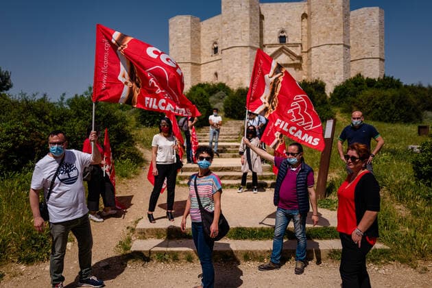 Protest Of The Workers Of The Castel Del Monte The workers and CGIL trade union protest in front of the Castel del Monte in Andria on May 24, 2021. The workers who manage the additional museum services and the ticket offices of Castel del Monte are at risk of dismissal. Mobilization also in the Bat, as well as in the other Apulian provinces. The Regional Directorate of Museums of Puglia and the Management of MARTA in Taranto have not extended the concession of the integrated management of museum services to the Nova Apulia company. Therefore the workers today protested in front of the Castel del Monte with the presence of the CIGL Union Molfetta Italy pischettola-notitle210524_npIar  Copyright: xDavidexPischettolax