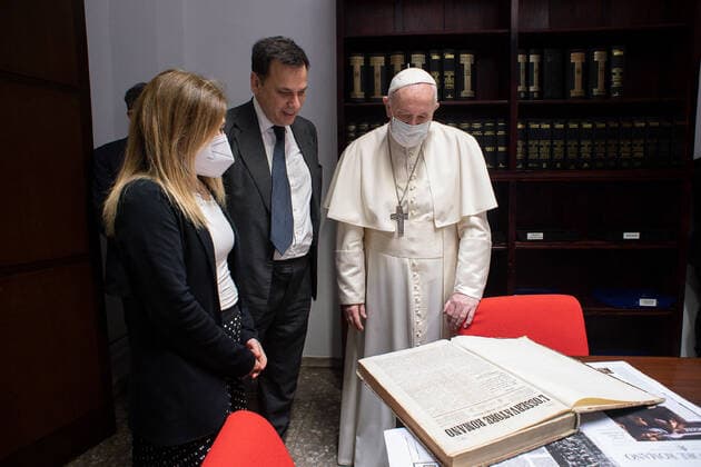 News Bilder des Tages May 24,2021 : Pope Francis visits the Working Community of the Dicastery for Communication at the Pio Palace in Rome  Copyright: x VATICANxMEDIAx CPPx xIPAx x CatholicxPressxPhotox