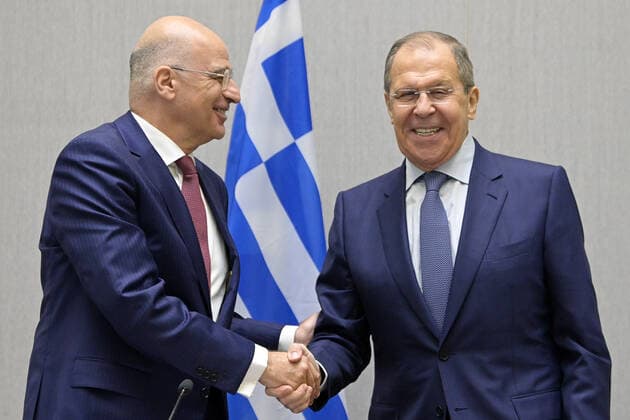News Bilder des Tages SOCHI, RUSSIA - MAY 24, 2021: Russia s Foreign Minister Sergei Lavrov (R) and Greece s Foreign Minister Nikos Dendias during a press conference following Russian-Greek talks. Sergei Guneyev POOL TASS  TS10120A
