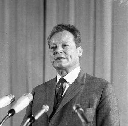 SPD-Parteitag in Dortmund 1966 DEU, Deutschland, Dortmund: Der Parteitag der SPD vom 1.-5-6.1966 in der Dortmund Westfalenhalle. Willy Brandt am Rednerpult . DEU, Germany, Dortmund: The Party Congress of the SPD from 1-5.6.1966 in the Dortmund Westfalenhalle. NRW *** SPD Party Congress in Dortmund 1966 DEU, Germany, Dortmund The Party Congress of the SPD from 1 5 6 1966 in the Dortmund Westfalenhalle Willy Brandt at the lectern DEU, Germany, Dortmund The Party Congress of the SPD from 1 5 6 1966 in the Dortmund Westfalenhalle NRW