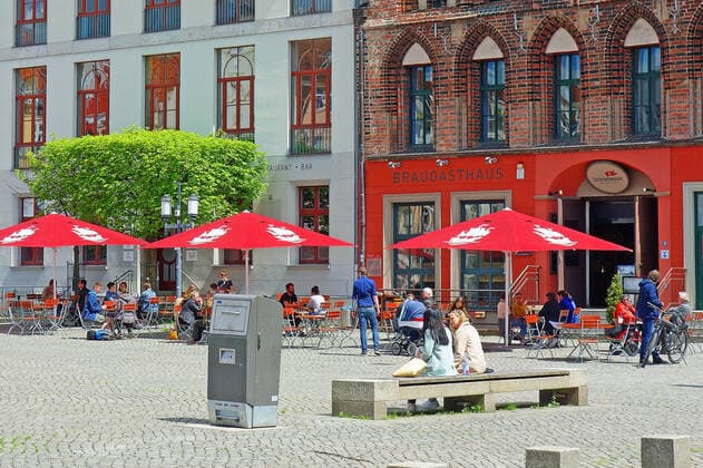 Marketplace Greifswald Many citizens of the Hanseatic City of Greifswald and the surrounding area enjoy the newly won freedom 24 05 2021 Greifswald Lockdown