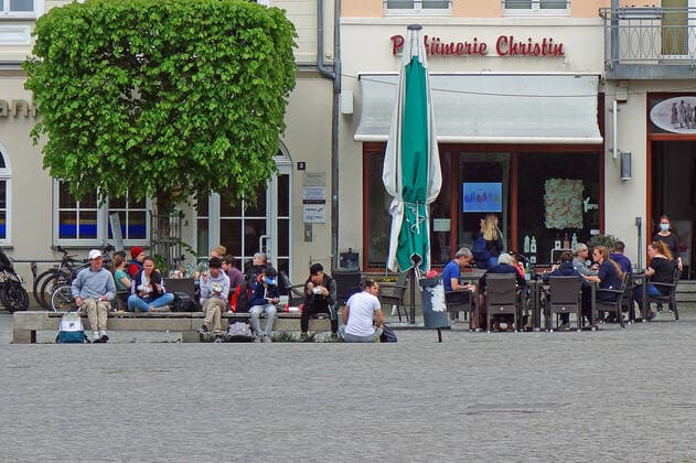 Marketplace Greifswald Many citizens of the Hanseatic City of Greifswald and the surrounding area enjoy the newly won freedom 24 05 2021 Greifswald Lockdown