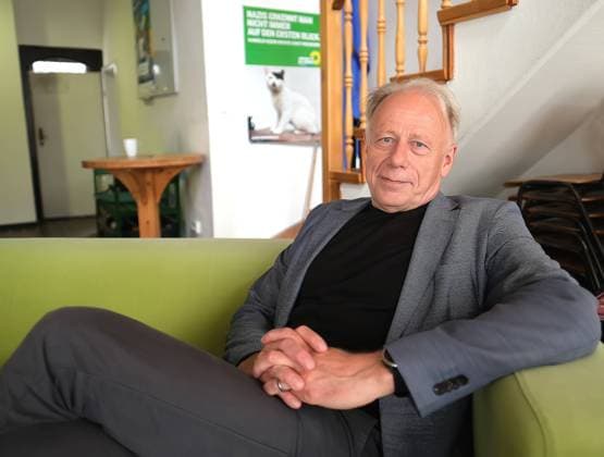 News Themen der Woche KW21 Göttingen Südniedersachsen Jürgen Trittin (* 25. Juli 1954 in Bremen-Vegesack) ist ein deutscher Politiker (Bündnis 90 Die Grünen) und Diplom-Sozialwirt. Er ist seit 1998 Bundestagsabgeordneter und seit 2014 Mitglied im Auswärtigen Ausschuss. Interview *** Göttingen Südniedersachsen Jürgen Trittin 25 July 1954 in Bremen Vegesack is a German politician Bündnis 90 Die Grünen and graduate social economist He has been a member of the Bundestag since 1998 and a member of the Foreign Affairs Committee since 2014 Interview