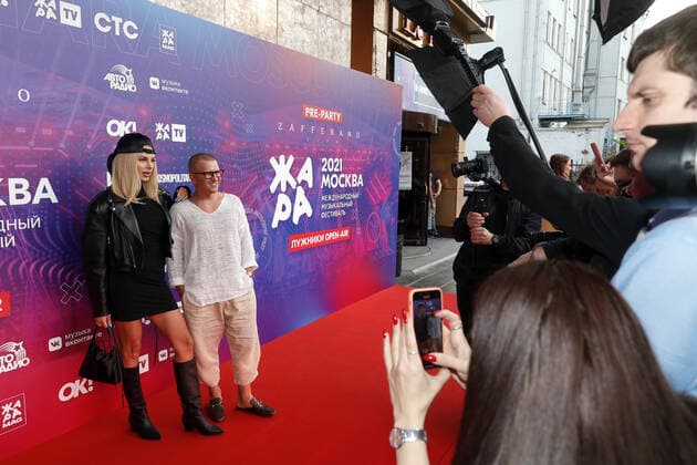 MOSCOW, RUSSIA - MAY 25, 2021: Black Star Music Label CEO and co-founder Pashu (Pavel Kuryanov) and his wife Hanna attend the pre-party event for the ZHARA Music Awards 2021 ceremony at the Zafferano restaurant. Mikhail Japaridze TASS  TS101519