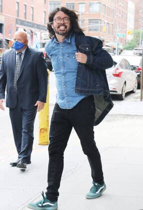 Bilder des Jahres 2021, Entertainment 05 Mai Entertainment Bilder des Tages NEW YORK, NY- May 25: Dave Grohl seen at CBS studios promoting the reality series From Cradle to Stage at CBS This Morning on May 25, 2021 in New York City. Copyright: xRW MediaPunchx