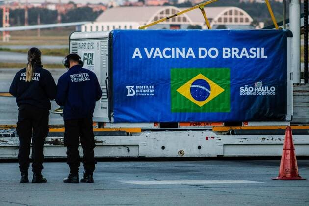May 25, 2021, Guarulhos, Brazil: Sao Paulo Governor Joao Doria and Health Secretary Jean Gorinchteyn accompany the landing of a batch of 3,000 liters of Active Pharmaceutical Ingredient (IFA) for the production of the Coronavac vaccine against covid-19, on Tuesday afternoon (25) ), at Guarulhos International Airport, in Greater Sao Paulo. According to the Butantan Institute, the IFA from China will be enough to produce 5 million doses of the immunizer.  Copyright: xFepesilx