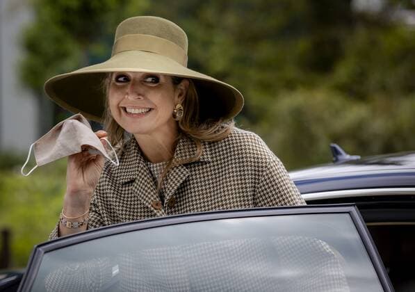 Bilder des Jahres 2021, Entertainment 05 Mai Entertainment Bilder des Tages WEESP - Queen Maxima is paying a working visit to Smit & Son on the occasion of the bicentennial of the family business. The company develops products for making and finishing leather. ANP ROYAL IMAGES ROBIN VAN LONKHUIJSEN *** WEESP Queen Maxima is paying a working visit to Smit Son on the occasion of the bicentennial of the family business The company develops products for making and finishing leather ANP ROYAL IMAGES ROBIN VAN LONKHUIJSEN  Copyright: xHollandsexHoogtex xxANPx x431832817x
