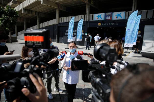 The head of the Prevention Service of the Hospital Clinic of Barcelona, Dr. Sonia Barroso, attends to the media in front of the Camp Nou stadium, on May 27, 2021, in Barcelona, Catalonia (Spain). This Thursday has opened at Camp Nou, FC Barcelona s stadium, a space for the administration of vaccines against Covid-19 that will be open for three weeks. This vaccination device has been installed in the Berlin Room of the stadium, it will have four vaccination boxes and a rate of 2,500 doses per week. 27 MAY 2021;CAMP NOU;VACCINATION;COVID-19;VIRUS;HEALTH Kike Rincon LagenciaEP 05 27 2021 MADRID MADRID Spain Copyright: xKikexRinconx 3739562