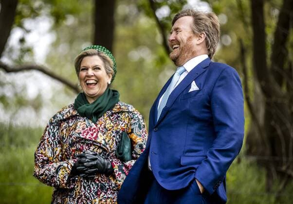 Bilder des Jahres 2021, Entertainment 05 Mai Entertainment Bilder des Tages BERGEN - King Willem-Alexander and Queen Maxima walk through De Maasduinen National Park during a regional visit to North Limburg. The royal couple will receive an explanation about the history of De Maasduinen nature reserve. ANP ROYAL IMAGES REMKO DE WAAL *** BERGEN King Willem Alexander and Queen Maxima walk through De Maasduinen National Park during a regional visit to North Limburg The royal couple will receive an explanation about the history of De Maasduinen nature reserve ANP ROYAL IMAGES REMKO DE WAAL  Copyright: xHollandsexHoogtex xxANPx x431871441x