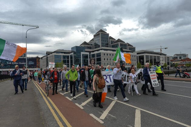 Anti-Vaccination Protest In Dublin Anti-Vaccination, anti-mask and anti-pandemic protesters march in the center of Dublin. On Thursday, 27 May 2021, in Dublin, Ireland. Dublin Ireland widak-antivacc210527_npWEo  Copyright: xArturxWidakx