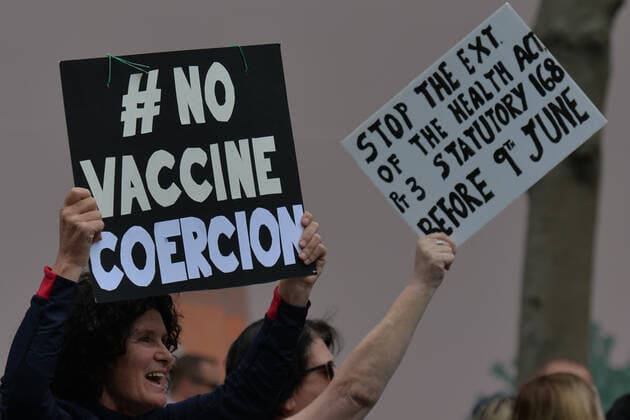 Anti-Vaccination Protest In Dublin Anti-Vaccination, anti-mask and anti-pandemic protesters march in the center of Dublin. On Thursday, 27 May 2021, in Dublin, Ireland. Dublin Ireland widak-antivacc210527_npFTI  Copyright: xArturxWidakx