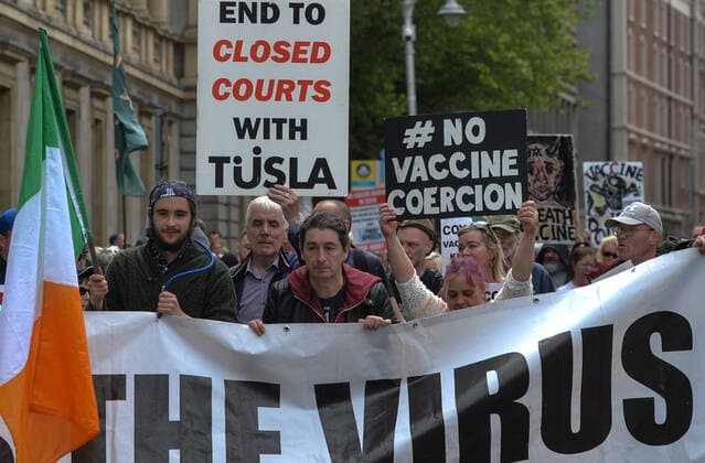 Anti-Vaccination Protest In Dublin Anti-Vaccination, anti-mask and anti-pandemic protesters march in the center of Dublin. On Thursday, 27 May 2021, in Dublin, Ireland. Dublin Ireland widak-antivacc210527_npIWL  Copyright: xArturxWidakx