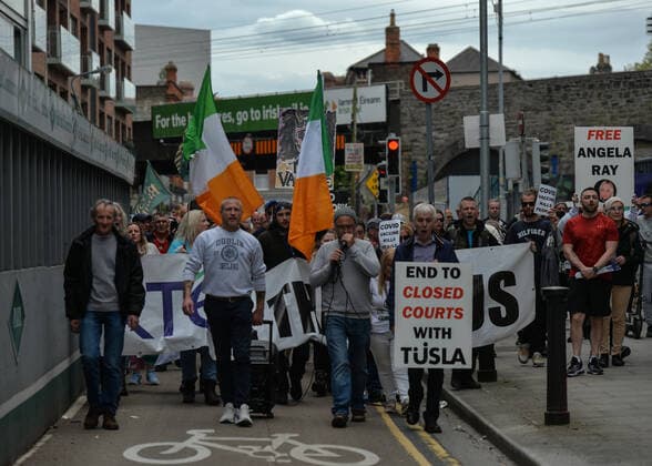 Anti-Vaccination Protest In Dublin Anti-Vaccination, anti-mask and anti-pandemic protesters march in the center of Dublin. On Thursday, 27 May 2021, in Dublin, Ireland. Dublin Ireland widak-antivacc210527_npTUZ  Copyright: xArturxWidakx