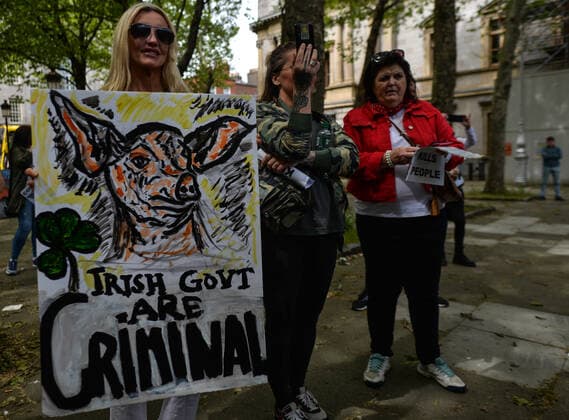 Anti-Vaccination Protest In Dublin Anti-Vaccination, anti-mask and anti-pandemic protesters march in the center of Dublin. On Thursday, 27 May 2021, in Dublin, Ireland. Dublin Ireland widak-antivacc210527_npwQj  Copyright: xArturxWidakx
