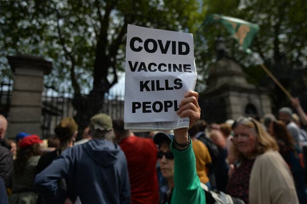 Anti-Vaccination Protest In Dublin A protester holds a placard in front of Leinster House during an anti-vaccination, anti-mask and anti-pandemic protest in the center of Dublin. On Thursday, 27 May 2021, in Dublin, Ireland. Dublin Ireland widak-antivacc210527_npcoY  Copyright: xArturxWidakx