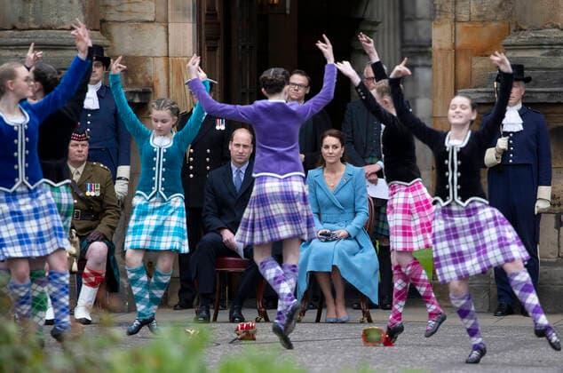 Bilder des Jahres 2021, Entertainment 05 Mai Entertainment Bilder des Tages . 27 05 2021. Edinburgh, United Kingdom. Prince William and Kate Middleton, The Duke and Duchess of Cambridge, during the Beating of the Retreat at the Palace of Holyroodhouse in Edinburgh, Scotland, United Kingdom.  xPoolx xi-Imagesx IIM-22212-0091