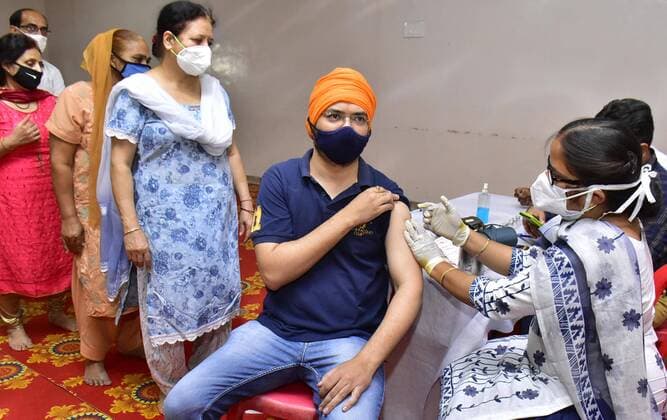 AMRITSAR, INDIA - MAY 27: A medical worker administering a dose of a Covid-19 vaccine to a beneficiary at Shivala Bhaiyaan Mandir, on May 27, 2021 in Amritsar, India. More than 20 crore Indians have been vaccination against Covid-19, with at least 15.71 crore having taken their first dose and 4.35 crore their second, data from the Ministry of Health showed on Thursday. (Photo by Sameer Sehgal Hindustan Times ) COVID-19 Vaccination Drive