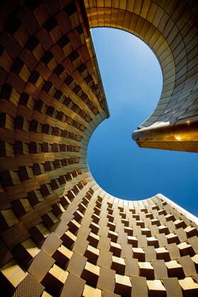 Architektur von Hans Hollein Vulcania, an amusement park in Saint-Ours-les-Roches (central France) Vulcania, the European Park of Volcanism , in Saint-Ours-les-Roches (central France). Vulcania is an educational Amusement park and museum with a volcano theme. The cone Auvergne; Auvergne Rhone Alpes; Puy de Dome 63; Saint Ours les Roches Europe; Western Europe; France  Copyright: xRambaud Alpaca Andia.frx 340320