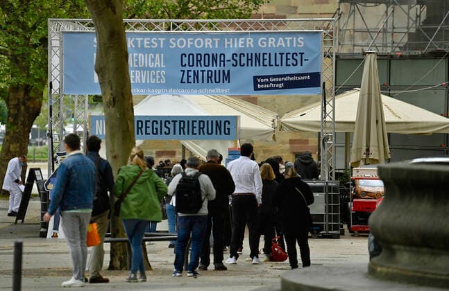Queue outside Corona rapid test station, Neckar Kaeptn conducts rapid tests in Stuttgart city, Corona crisis, Stuttgart, Baden Württemberg, Germany coronavirus