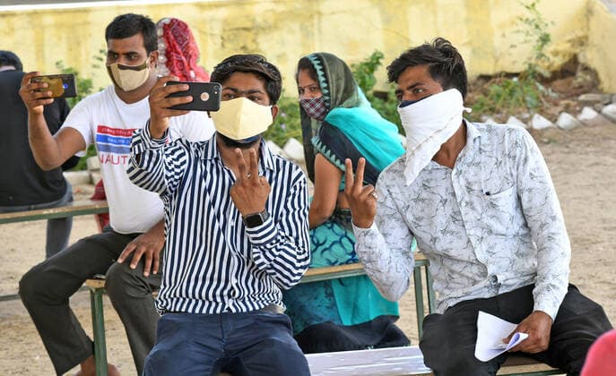 India: COVID-19 vaccination in Village of Rajasthan Rural beneficiaries take a selfie after receiving their first dose of COVID-19 vaccine at a vaccination centre in Malpura village near Beawar. India s prolonged and devastating wave of Covid-19 infections has gripped cities and overwhelmed urban health resources, but it has also reached deep into rural India, where the true extent of devastation is unknown because of the lack of widespread testing or reliable data. Beawar Rajasthan India Copyright: SumitxSaraswat