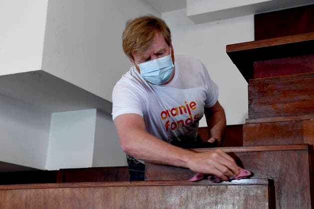 28-05-2021 Oegstgeest Queen Maxima and King Willem-Alexander voluntering for NLDoet by helping at the Cultuurhuis De Paulus, a place where people can meet each other, in the former Pauluskerk in Oegstgeest. Â  Copyright: xPPEx