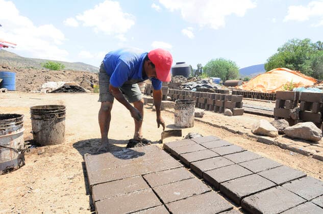 Production Of Clay Blocks In Mexico QUERETARO, MEXICO MAY 28: A worker is seen during the production of clay partitions, handmade with a clay material with which he shapes partitions, tiles and other different shapes, that will be used for the construction of houses. mud or yellow brick is the most common for the construction of buildings and houses in Mexico. On May 28, 2021 in Queretaro, Mexico. Copyright: xCarlosxTischlerx EYEPIXGROUP_CT_28052021_7827