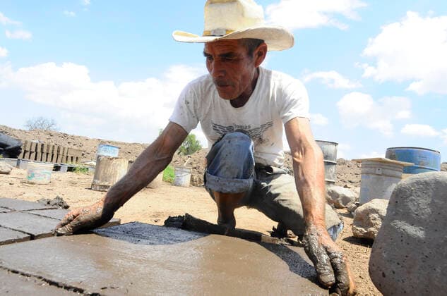 Production Of Clay Blocks In Mexico QUERETARO, MEXICO MAY 28: A worker is seen during the production of clay partitions, handmade with a clay material with which he shapes partitions, tiles and other different shapes, that will be used for the construction of houses. mud or yellow brick is the most common for the construction of buildings and houses in Mexico. On May 28, 2021 in Queretaro, Mexico. Copyright: xCarlosxTischlerx EYEPIXGROUP_CT_28052021_7832
