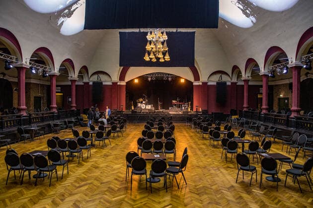 With great media interest the first indoor concert in Germany in 2021 took place on 28 5 2021 after a seven month break Due to the low incidence the Felsenkeller Leipzig decided to invit