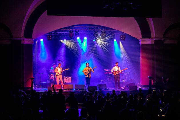 With great media interest the first indoor concert in Germany in 2021 took place on 28 5 2021 after a seven month break Due to the low incidence the Felsenkeller Leipzig decided to invit