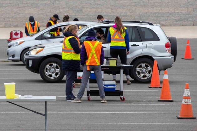 May 28, 2021, Kingston, Ontario, Canada: People sit in their cars while waiting to receive a COVID-19 vaccine at a drive-thru clinic at Richardson Stadium in Kingston, Ont., on Friday, May 28, 2021. Kingston Canada  - ZUMAc35_ 20210528_zaf_c35_037 Copyright: xLarsxHagbergx