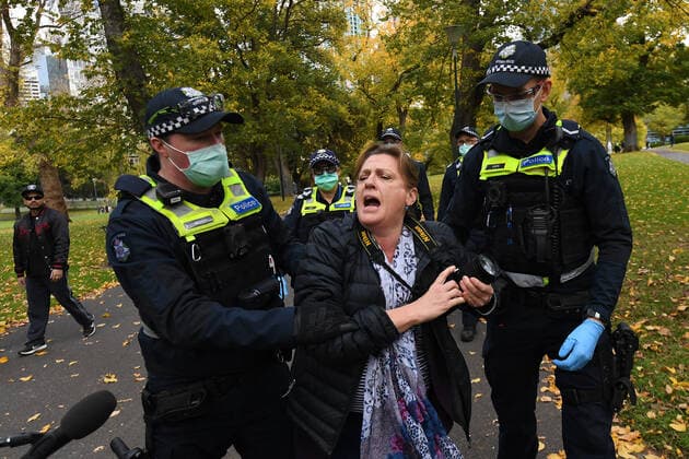 VICTORIA CORONAVIRUS COVID19, Police detain a protester at Flagstaff Gardens in Melbourne, Saturday, May 29, 2021. Anti-lockdown and anti vaccination protesters are demonstrating in defiance of Victorian health directives and mandatory stay-at-home orders following a 7 day lockdown. ( NO ARCHIVING, EDITORIAL USE ONLY, NO USE IN BOOKS WITHOUT CONSENT MELBOURNE VIC AUSTRALIA  Copyright: xJAMESxROSSx 20210529001545910423
