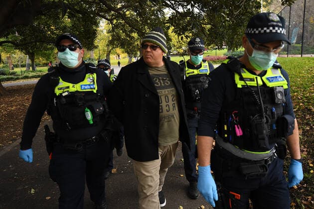 VICTORIA CORONAVIRUS COVID19, Police detain a protester at Flagstaff Gardens in Melbourne, Saturday, May 29, 2021. Anti-lockdown and anti vaccination protesters are demonstrating in defiance of Victorian health directives and mandatory stay-at-home orders following a 7 day lockdown. ( NO ARCHIVING, EDITORIAL USE ONLY, NO USE IN BOOKS WITHOUT CONSENT MELBOURNE VIC AUSTRALIA  Copyright: xJAMESxROSSx 20210529001545910460