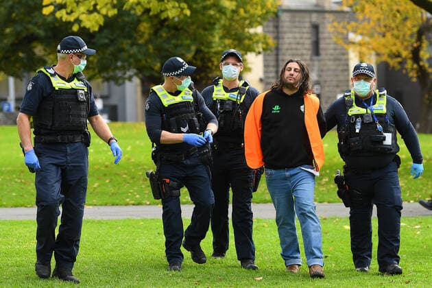 VICTORIA CORONAVIRUS COVID19, Police detain a protester at Flagstaff Gardens in Melbourne, Saturday, May 29, 2021. Anti-lockdown and anti vaccination protesters are demonstrating in defiance of Victorian health directives and mandatory stay-at-home orders following a 7 day lockdown. ( NO ARCHIVING, EDITORIAL USE ONLY, NO USE IN BOOKS WITHOUT CONSENT MELBOURNE VIC AUSTRALIA  Copyright: xJAMESxROSSx 20210529001545910673