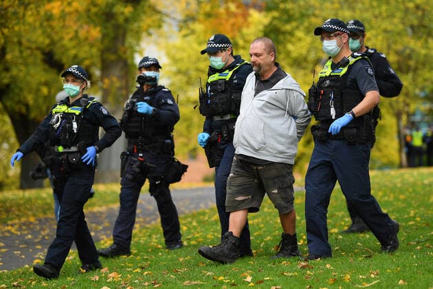 VICTORIA CORONAVIRUS COVID19, Victoria Police detain a protester at Flagstaff Gardens in Melbourne, Saturday, May 29, 2021. Anti-lockdown and anti vaccination protesters are demonstrating in defiance of Victorian health directives and mandatory stay-at-home orders following a 7 day lockdown. ( NO ARCHIVING, EDITORIAL USE ONLY, NO USE IN BOOKS WITHOUT CONSENT MELBOURNE VIC AUSTRALIA  Copyright: xJAMESxROSSx 20210529001545920369