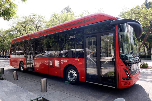 Mexico™s Metrobus During A Tour In Mexico City MEXICO CITY, MEXICO MAY 28: An electric bus from the automotive company Volvo Buses, 12 meters long and with a 330 kW booster, provides service on line 4 of Mexico City s Metrobus system. during a tour in downtown in Mexico City. On May 28, 2021 in Mexico City, Mexico. Copyright: xLuisxBarronx EYEPIXGROUP_LB_28052021_7885