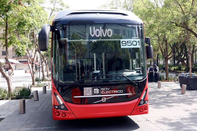 Environmental Politics Mexico An electric bus from the automotive company Volvo Buses, 12 meters long and with a 330 kW booster, provides service on line 4 of Mexico City s Metrobus system. during a tour in downtown in Mexico City. On May 28, 2021 in Mexico City, Mexico. Mexico City Mexico group-mexicosm210528_npTP2  Copyright: xEyepixx