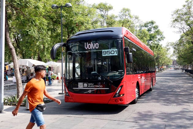 Environmental Politics Mexico An electric bus from the automotive company Volvo Buses, 12 meters long and with a 330 kW booster, provides service on line 4 of Mexico City s Metrobus system. during a tour in downtown in Mexico City. On May 28, 2021 in Mexico City, Mexico. Mexico City Mexico group-mexicosm210528_npZc6  Copyright: xEyepixx