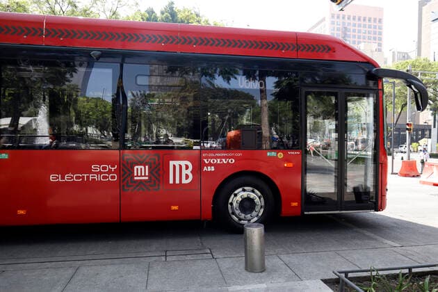 Environmental Politics Mexico An electric bus from the automotive company Volvo Buses, 12 meters long and with a 330 kW booster, provides service on line 4 of Mexico City s Metrobus system. during a tour in downtown in Mexico City. On May 28, 2021 in Mexico City, Mexico. Mexico City Mexico group-mexicosm210528_npcFh  Copyright: xEyepixx