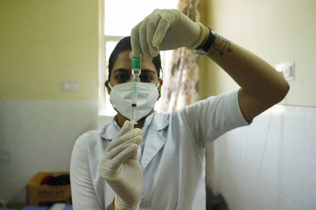 Virus Outbreak India A Health worker Inoculates People with a dose of the Covid-19 coronavirus vaccine at a vaccination centre in Ajmer, Rajasthan, India on 29 May 2021. Ajmer Rajasthan India sharma-notitle210529_npi4L  Copyright: xHimanshuxSharmax