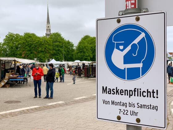 Traditional weekly market in Heide 29 05 2021On the traditional weekly market on the market place in Heide in Schleswig Holstein you can shop all year round Producers from the region offer their products here on Saturdays Mainly fish,
