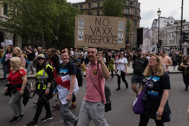 Anti-Lockdown Protest In London LONDON, UNITED KINGDOM - MAY 29, 2021: Thousands of demonstrators march through central London in a protest against the restrictions and legislations imposed by the Government to control the spread of coronavirus, lockdowns, mandatory face masks, vaccines and vaccine passports, on 29 May, 2021 in London, England. London Greater London United Kingdom szymanowicz-antilock210529_npG8U  Copyright: xWIktorxSzymanowiczx