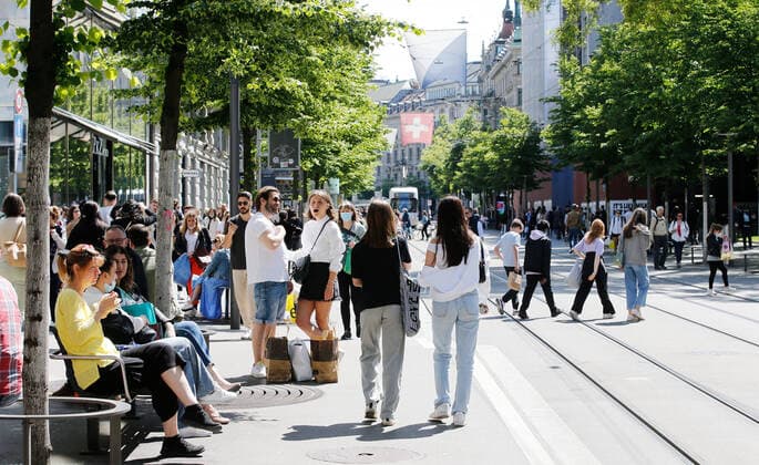 Photo Manuel Geisser 29 05 2021 Zurich Passers-by on Bahnhofstrasse in Zurich