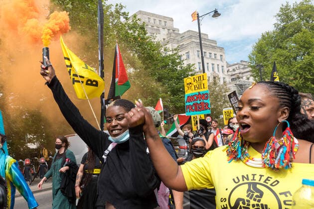 May 29, 2021, London, United Kingdom: A Black Lives Matter protester holds up smoke bomb during the Kill Bill protest..In March 2021, The UK government proposed the Police and Crime Bill 2021, purporting to expand police rights. Since its publication, it has met with widespread skepticism from the public and subsequently became the subject of protests. This protest on the 29th May 2021 was led by the UK branch of Black Lives Matter, specifically fighting against the use of police power as a means of silencing black voices, in response to recent killings of black people by the police. The march began at Russell Square, went through the Royal Court of Justice, and eventually ended outside the Parliament in Westminster, London. London United - ZUMAs197 20210529_zaa_s197_134 Copyright: xBelindaxJiaox