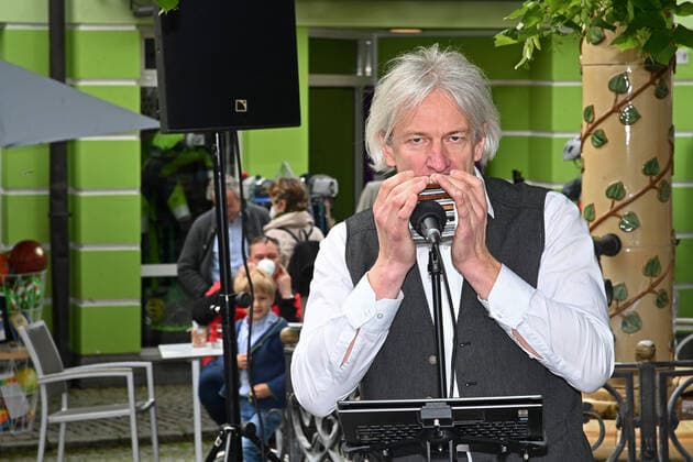 First of four parts of the event Hausmusikroas , with local folk musicians, on squares of the town of Gmunden, in the Upper Austrian Salzkammergut, as part of the Salzkammergut Festival Gmund