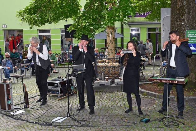 First of four parts of the event Hausmusikroas , with local folk musicians, on squares of the town of Gmunden, in the