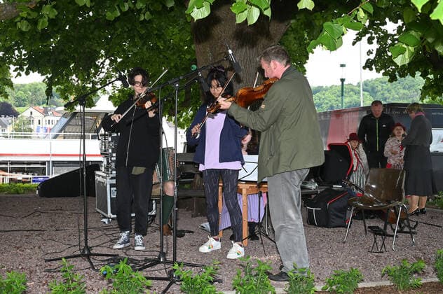First of four parts of the event Hausmusikroas , with local folk musicians, on squares of the village Gmunden, in the Upper Austrian Salzkammergut, as part of the Salzkammergut Festival Gmunden 2021, on 29 05 21 T