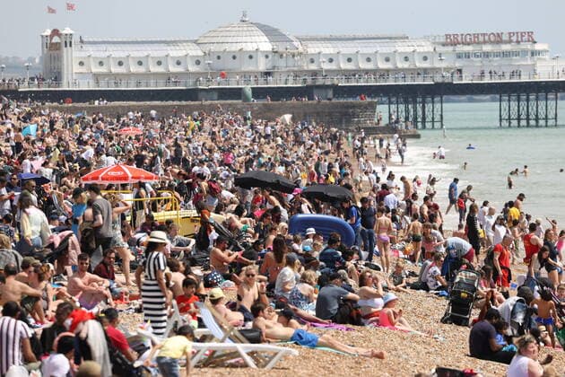 Bilder des Jahres 2021, News 05 Mai News Themen der Woche KW21 News Bilder des Tages . 30 05 2021. Brighton , United Kingdom. Hot weather in Brighton, United Kingdom.  xStephenxLockx xi-Imagesx IIM-22219-0032